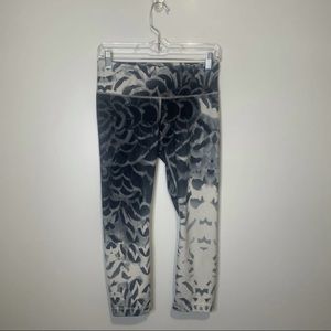 Lululemon Printed Cropped Leggings size 6